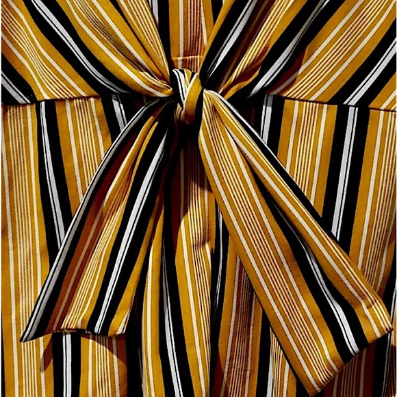 🆕🔥PANITTI BRAND VERY STYLISH&CHIC SLEEVELESS COLLAR&TYE BOW IN THE MIDDLE  👚 - Picture 2 of 10